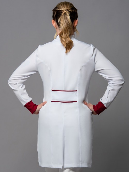 Com detalhes nas cores do seu curso de formação.