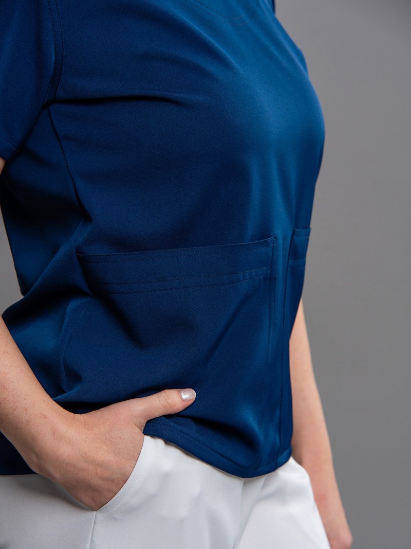 Blusa: Azul + Calça: Branca